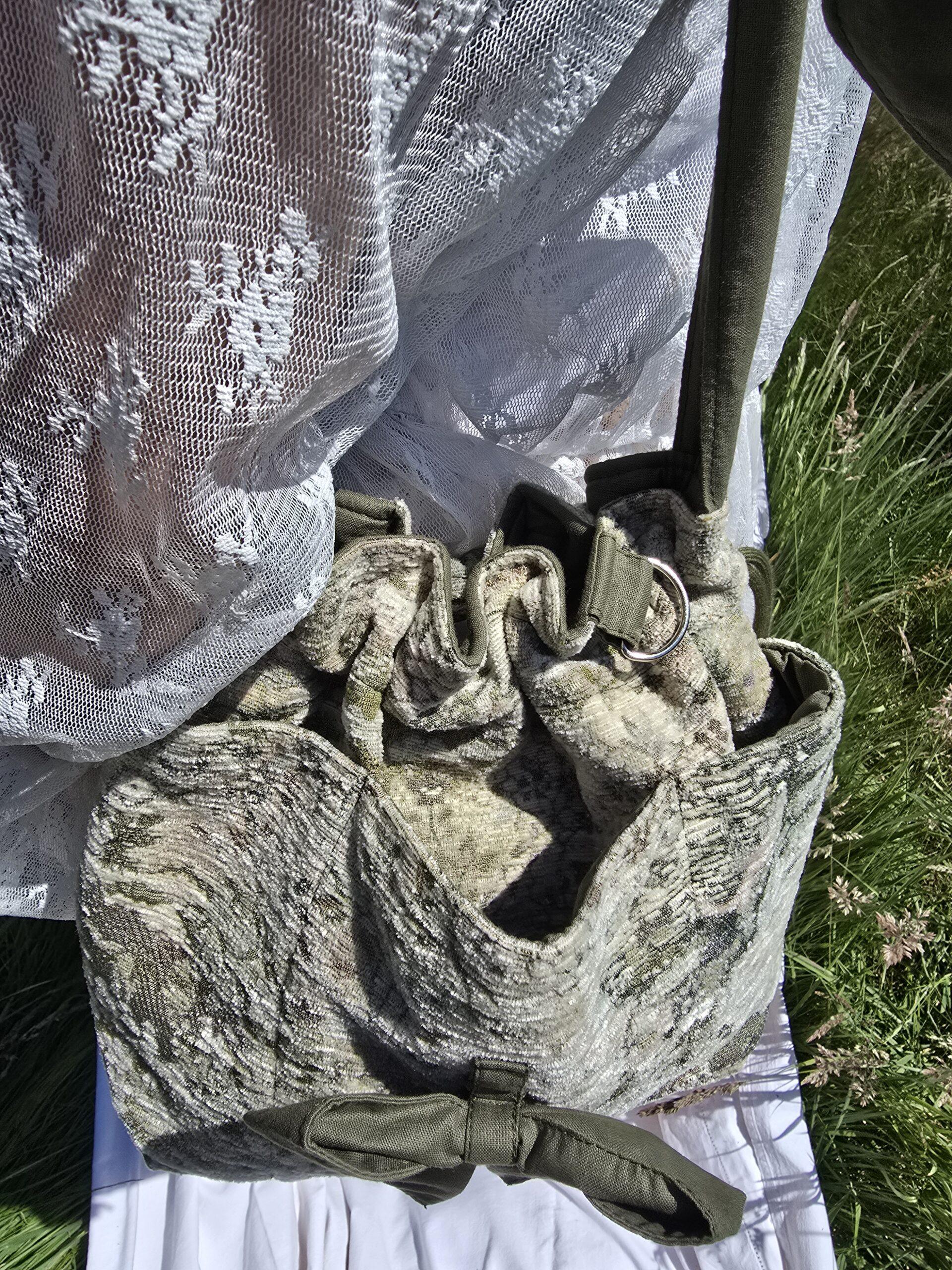 Sac kimono velours vert et blanc motif fleuri nijichou Bretagne