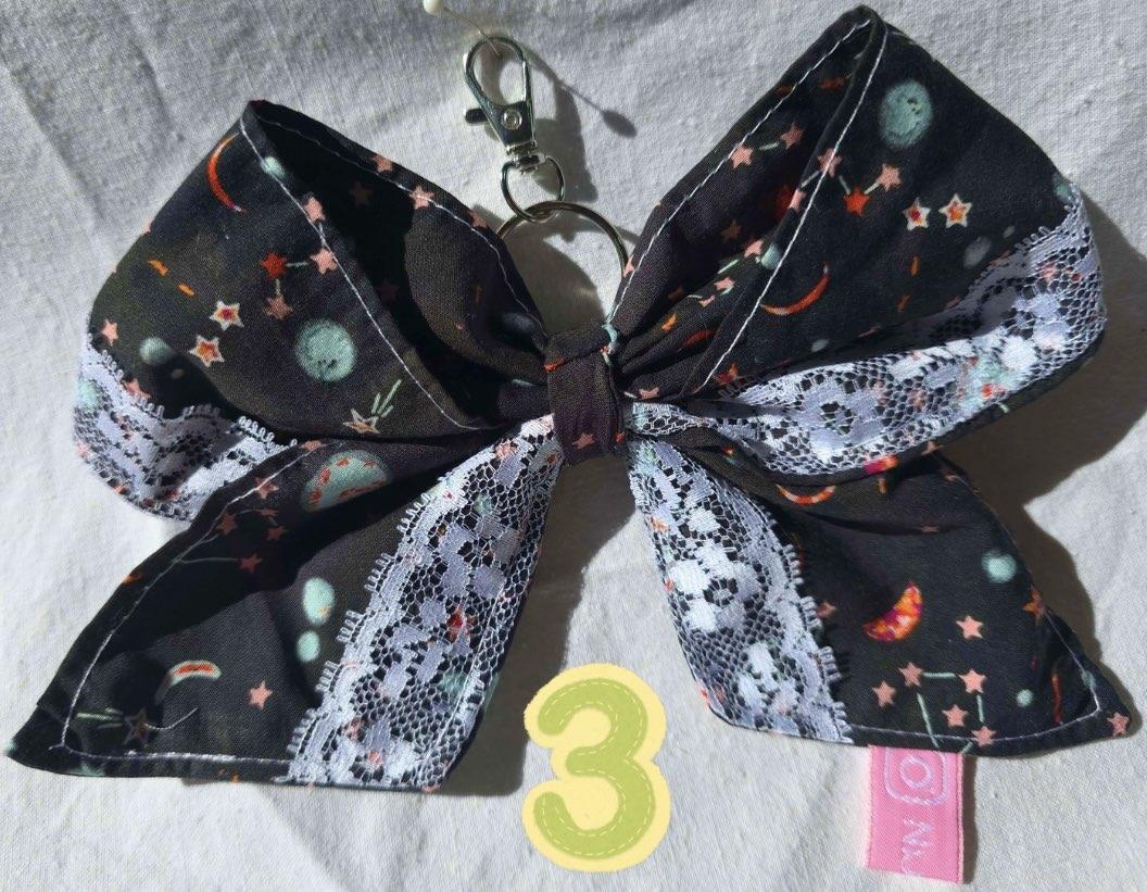 porte clé noeud tissu imprimer galaxie fait main en France par Nijichou – Accessoire éco-responsable