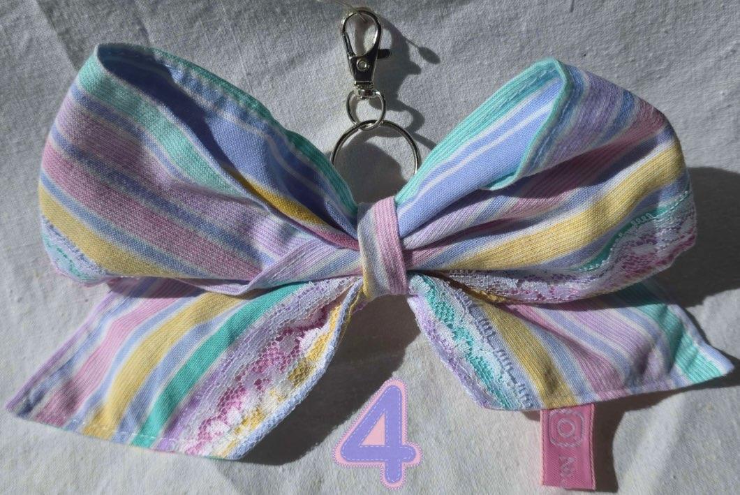 porte clé noeud tissu rayure coloré fait main en France par Nijichou – Accessoire éco-responsable