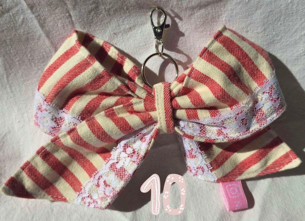 porte clé noeud tissu rayure créme rose fait main en France par Nijichou – Accessoire éco-responsable