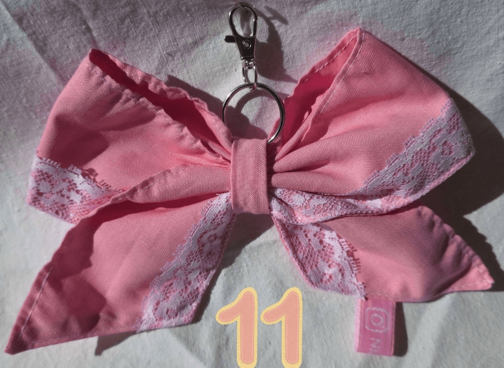 porte clé noeud tissu rose fait main en France par Nijichou – Accessoire éco-responsable