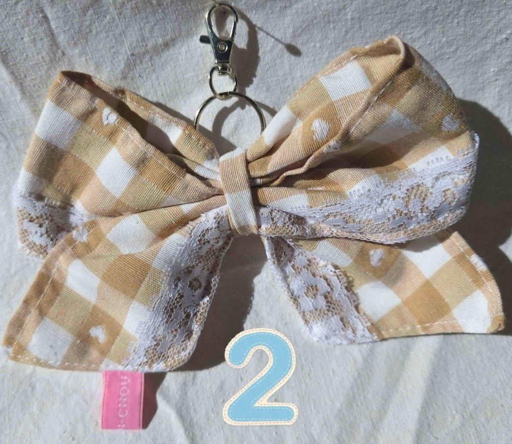 porte clé noeud tissu vichy crème coeur blanc fait main en France par Nijichou – Accessoire éco-responsable