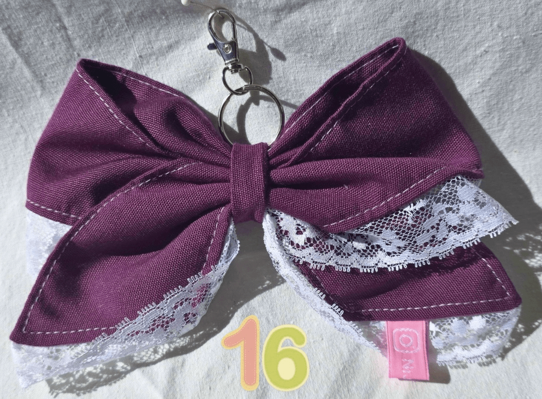 porte clé noeud tissu violet fait main en France par Nijichou – Accessoire éco-responsable