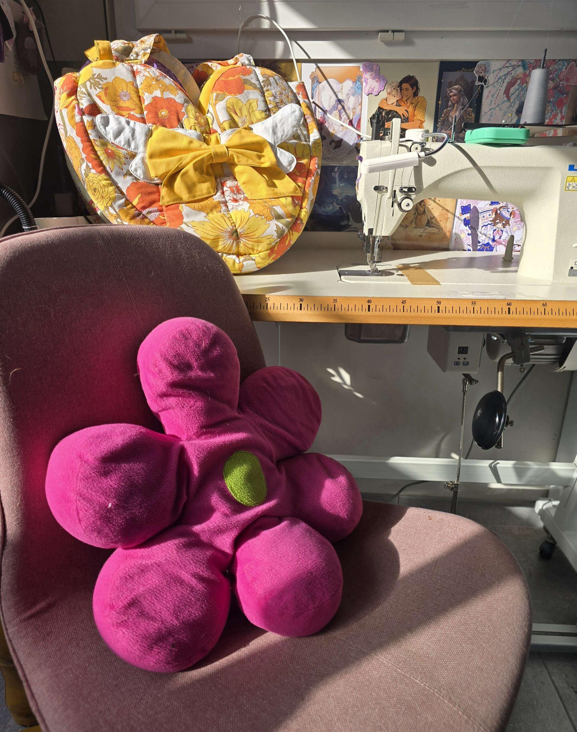 atelier nijichou bretagne noémieguigand machine à coudre professionnel chaise Ikea coussin fleure sac coeur nijichou